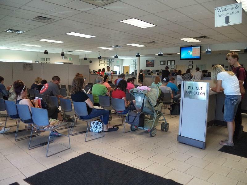 People-waiting-in-line-at-the-DMV