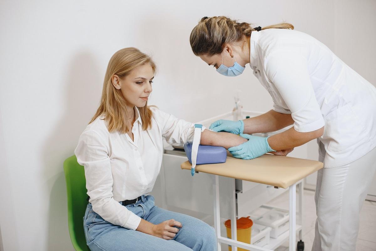 lab technician is taking women blood sample