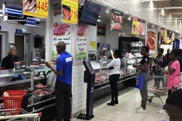 Single line queue at carrefour