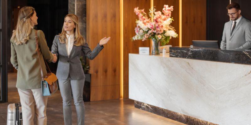 customer-interacting-with-hotel-concierge