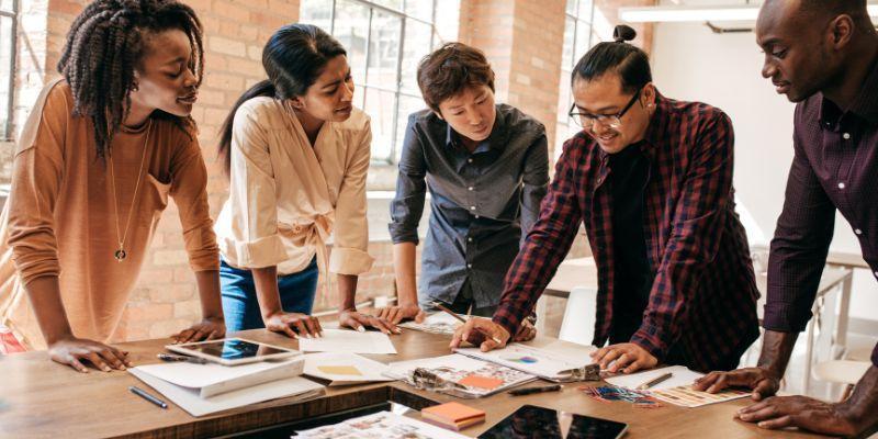 A-group-of-employees-visualizing-and-discussing-the-benefits-of-an-innovation-strategy