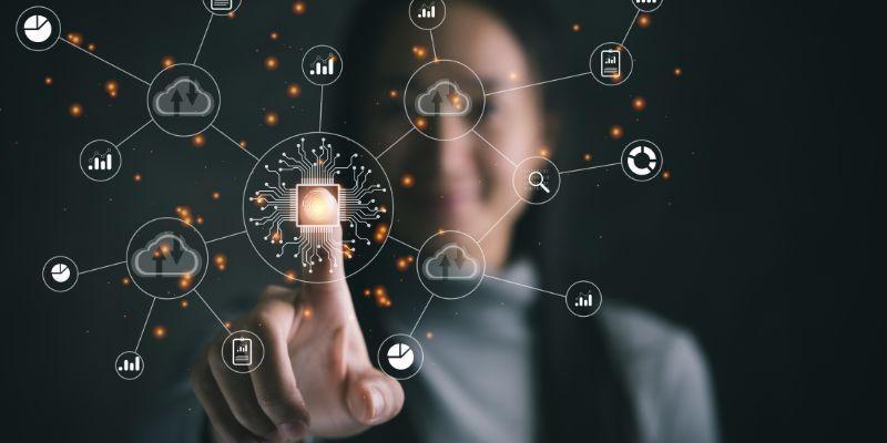 Woman-looking-at-factors-for-telecom-digital-transformation-on-a-screen