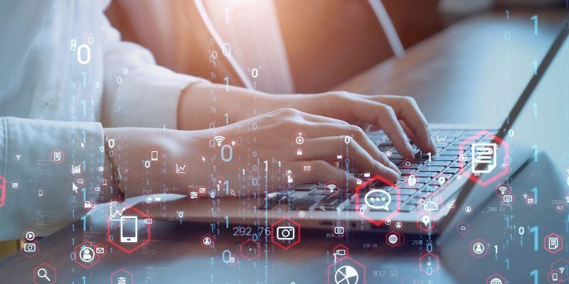 Women-using-laptop-software-to-calculate-digital-transformation-ROI