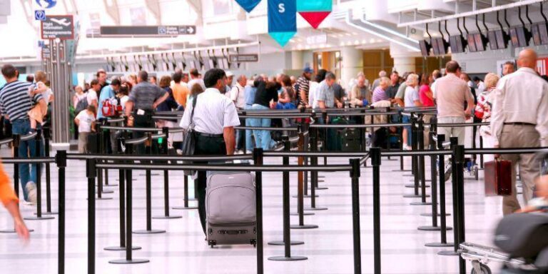 Single Virtual Queues vs Multiple Virtual Queues