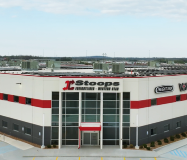 Stoops Freightliner Elevates Service Standards with Wavetec’s Digital Queue Management