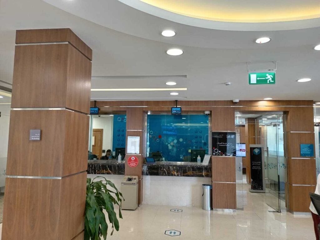 banque saudi franci wavetec queue management Counter display unit banque saudi franci wavetec queue management Counter display unit
