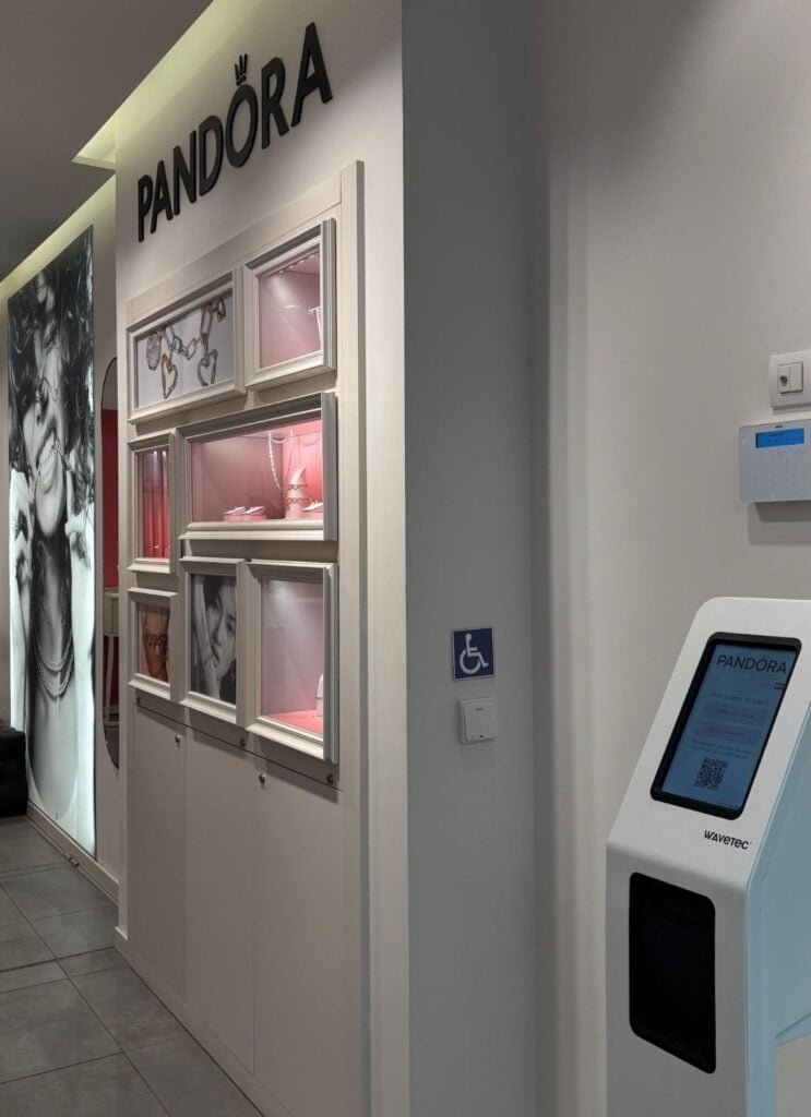 How Pandora Spain Created a Seamless Customer Journey with Wavetec 3 How Pandora Spain Created a Seamless Customer Journey with Wavetec Queue management system 2